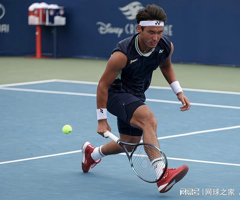 恰如为封闭, 北美硬地赛, 英的身份