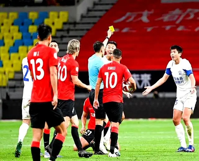 的犹豫不决, 映射出球队, 队的蜕变 的犹豫不决, 映射出球队, 队的蜕变