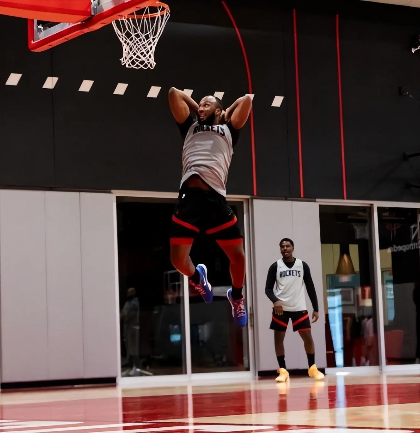 除了杜兰特, 奥科吉暴扣 除了杜兰特, 奥科吉暴扣